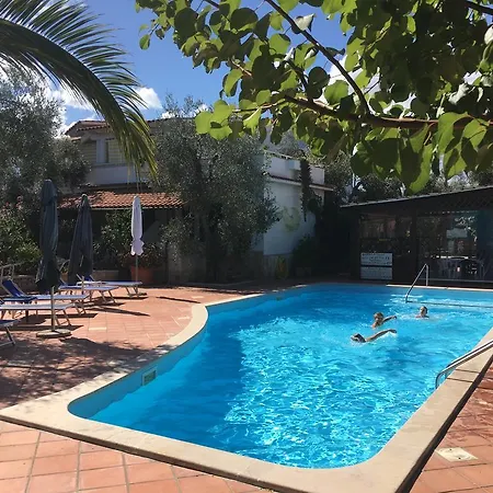 Lägenhetshotell Monica 3*